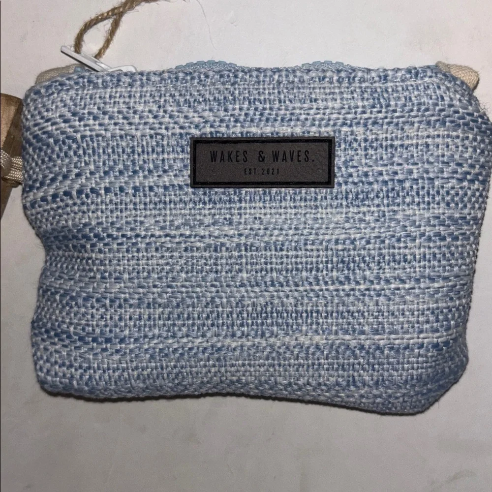 WAKES & WAVE BLUE TWEED MINI WRISTLET ZIP CLOSURE WOOD BLOCK ADORNMENT ON STRAP